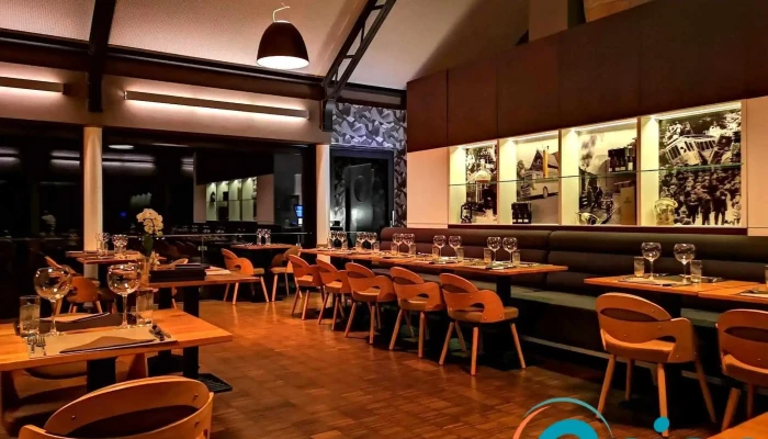 Becher Gare Restaurant -    Cafe Kommentarene - Bech