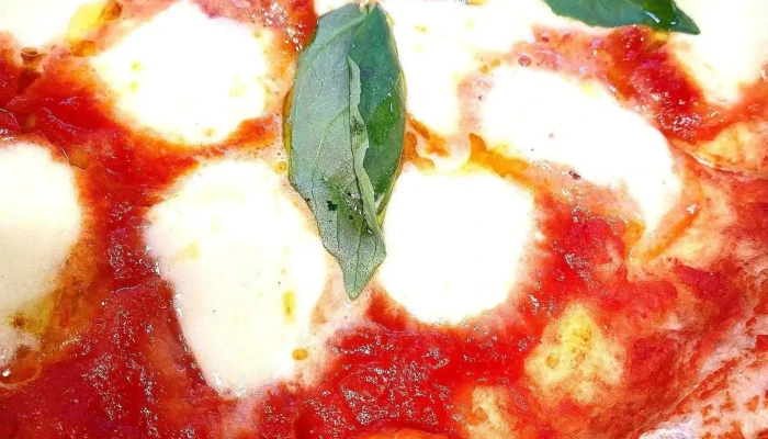 Cheesy Luxembourg -  Pizza - Luxemburg