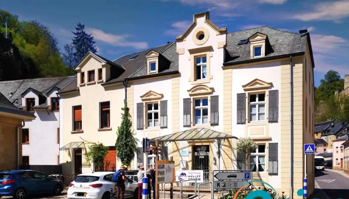 Hellef Doheem   Centre Daide Et De Soins Larochette Woue - Fels