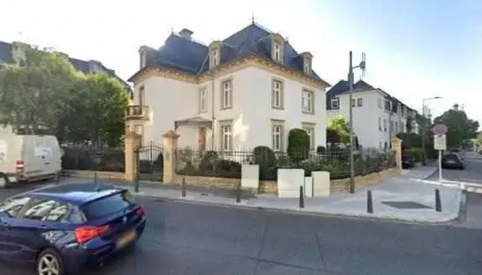 Privilege Services Lagence No1 Depuis 2012 In Material Of Staff Haut De Gamme Street View 360deg Fotos - Luxemburg