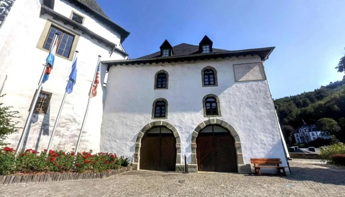 Schloss Clerf -  Street View 360deg Fotos - Clerf